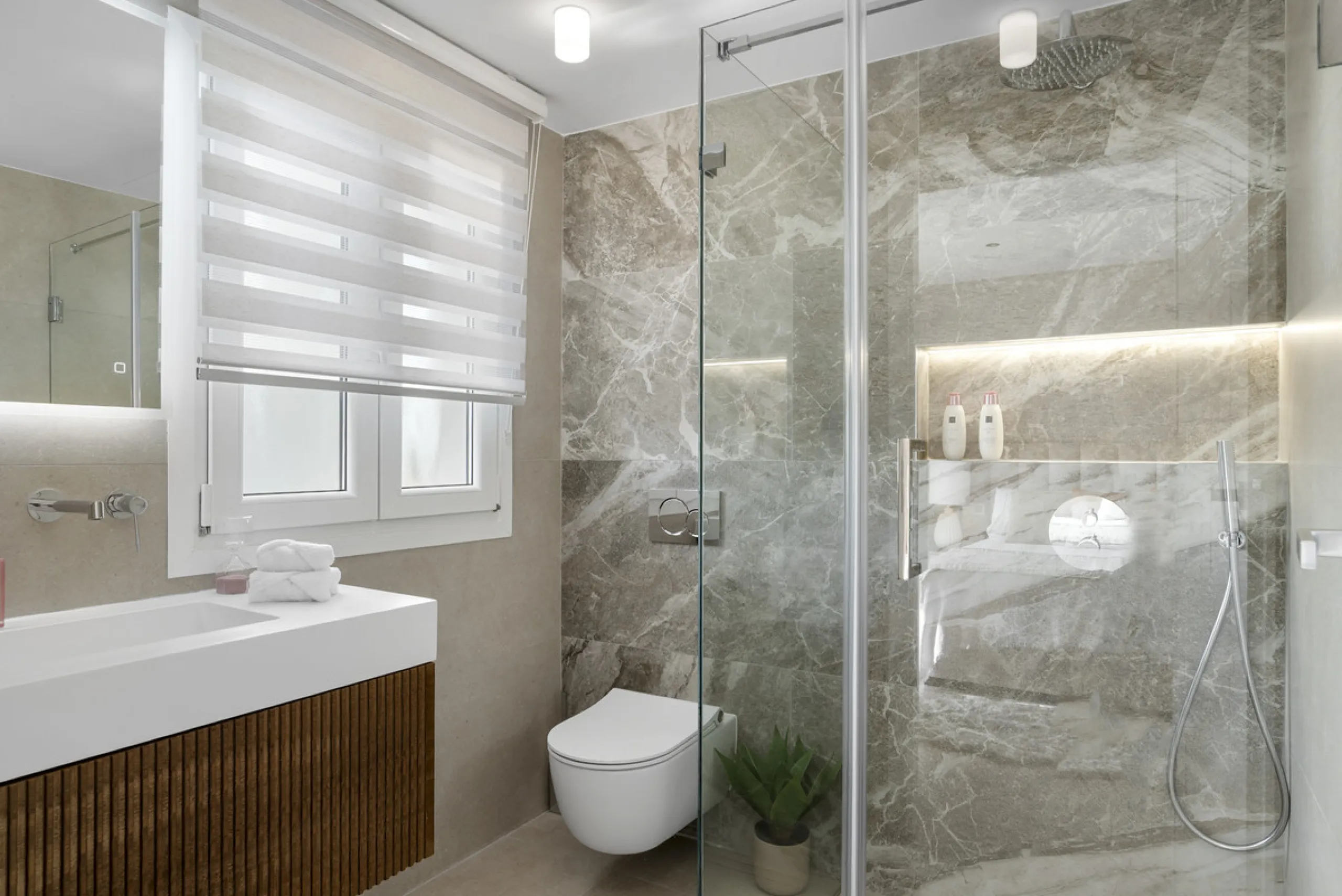 Penthouse Las Lolas is one of those rare residences that immediately conveys harmony, style, and thoughtful design. Positioned at the top of one of Nueva Andalucía's best-located buildings, and just minutes from both Marbella Arena and Puerto Banús, this 