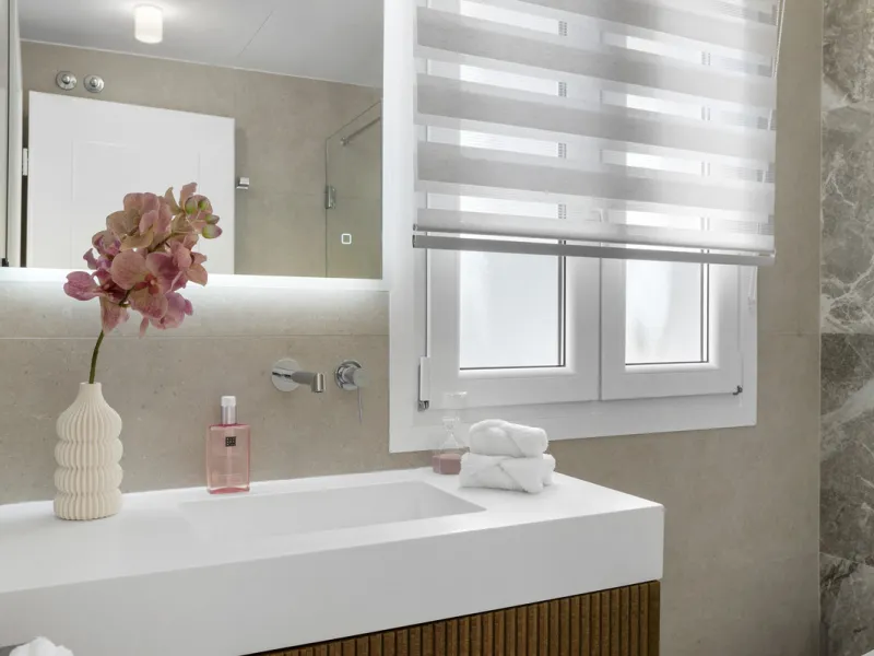 Penthouse Las Lolas is one of those rare residences that immediately conveys harmony, style, and thoughtful design. Positioned at the top of one of Nueva Andalucía's best-located buildings, and just minutes from both Marbella Arena and Puerto Banús, this 