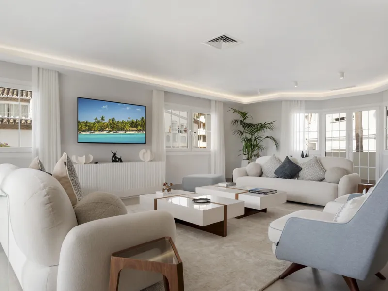 Penthouse Las Lolas is one of those rare residences that immediately conveys harmony, style, and thoughtful design. Positioned at the top of one of Nueva Andalucía's best-located buildings, and just minutes from both Marbella Arena and Puerto Banús, this 