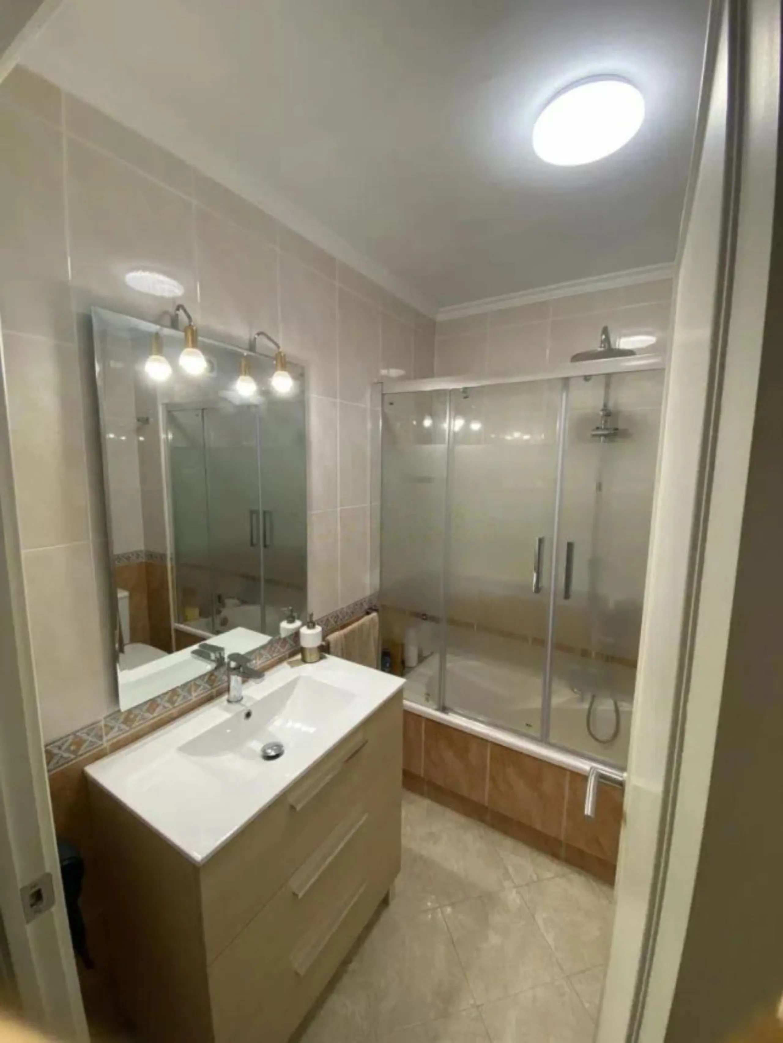 Opportunity in Marbella! Spacious and bright apartment in an excellent location