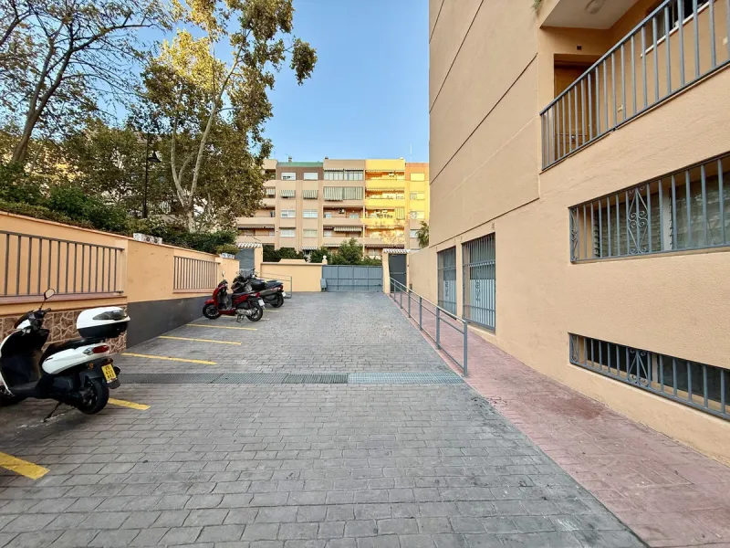Apartment - Middle Floor Apartment в продаже в Fuengirola, Málaga. В доме 3 спален и 1 ванных комнат. Площадь дома 74 м²