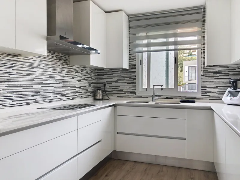 House - Townhouse в продаже в Estepona, Málaga. В доме 3 спален и 2 ванных комнат. Площадь дома 157 м²