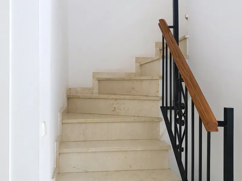 House - Townhouse в продаже в Estepona, Málaga. В доме 3 спален и 2 ванных комнат. Площадь дома 157 м²