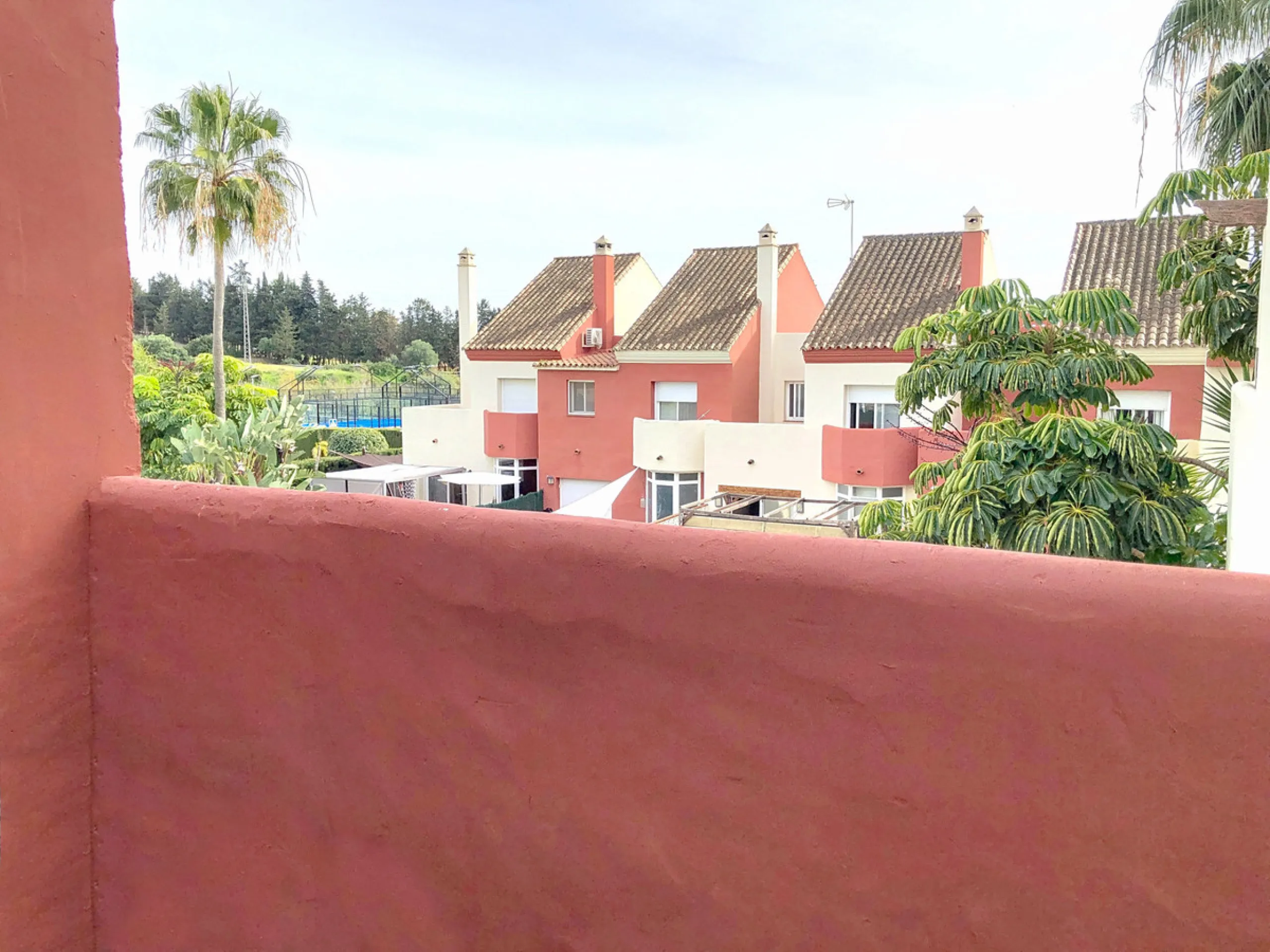 House - Townhouse в продаже в Estepona, Málaga. В доме 3 спален и 2 ванных комнат. Площадь дома 157 м²