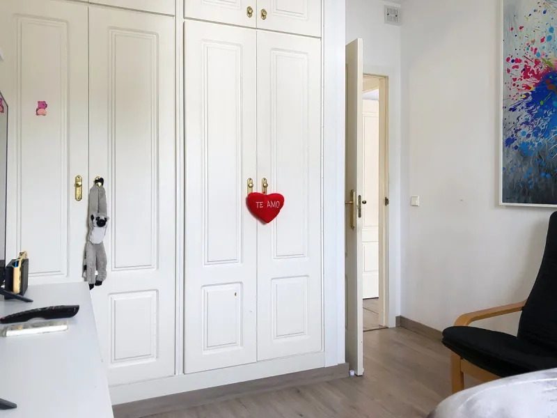 House - Townhouse в продаже в Estepona, Málaga. В доме 3 спален и 2 ванных комнат. Площадь дома 157 м²
