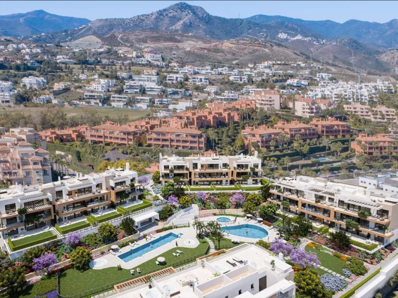 Elegant 3-bedroom, 2-bathroom apartment located on the first floor within an exclusive private residential complex in the Atalaya area, in the golden triangle of Marbella – Estepona – Benahavís.