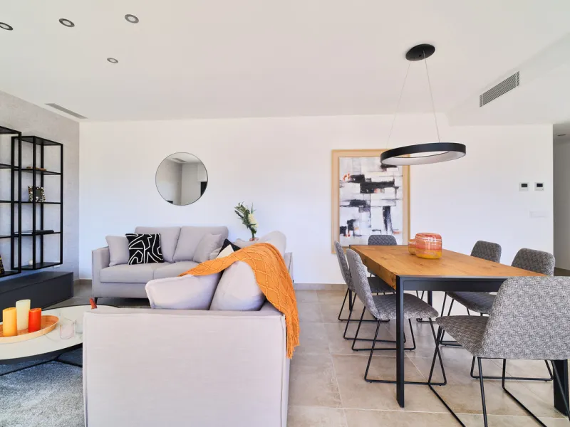 Elegant 3-bedroom, 2-bathroom apartment located on the first floor within an exclusive private residential complex in the Atalaya area, in the golden triangle of Marbella – Estepona – Benahavís.