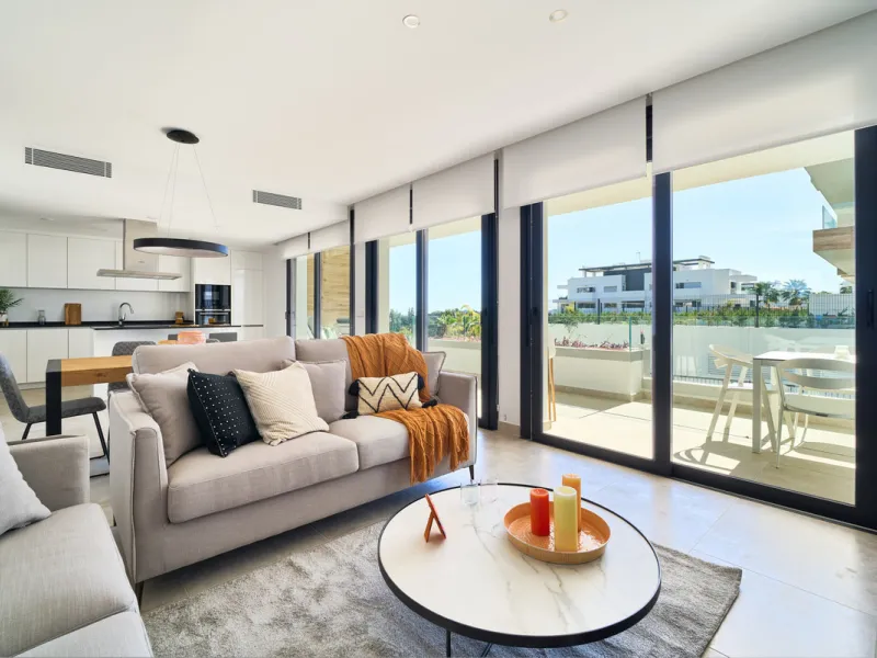 Elegant 3-bedroom, 2-bathroom apartment located on the first floor within an exclusive private residential complex in the Atalaya area, in the golden triangle of Marbella – Estepona – Benahavís.