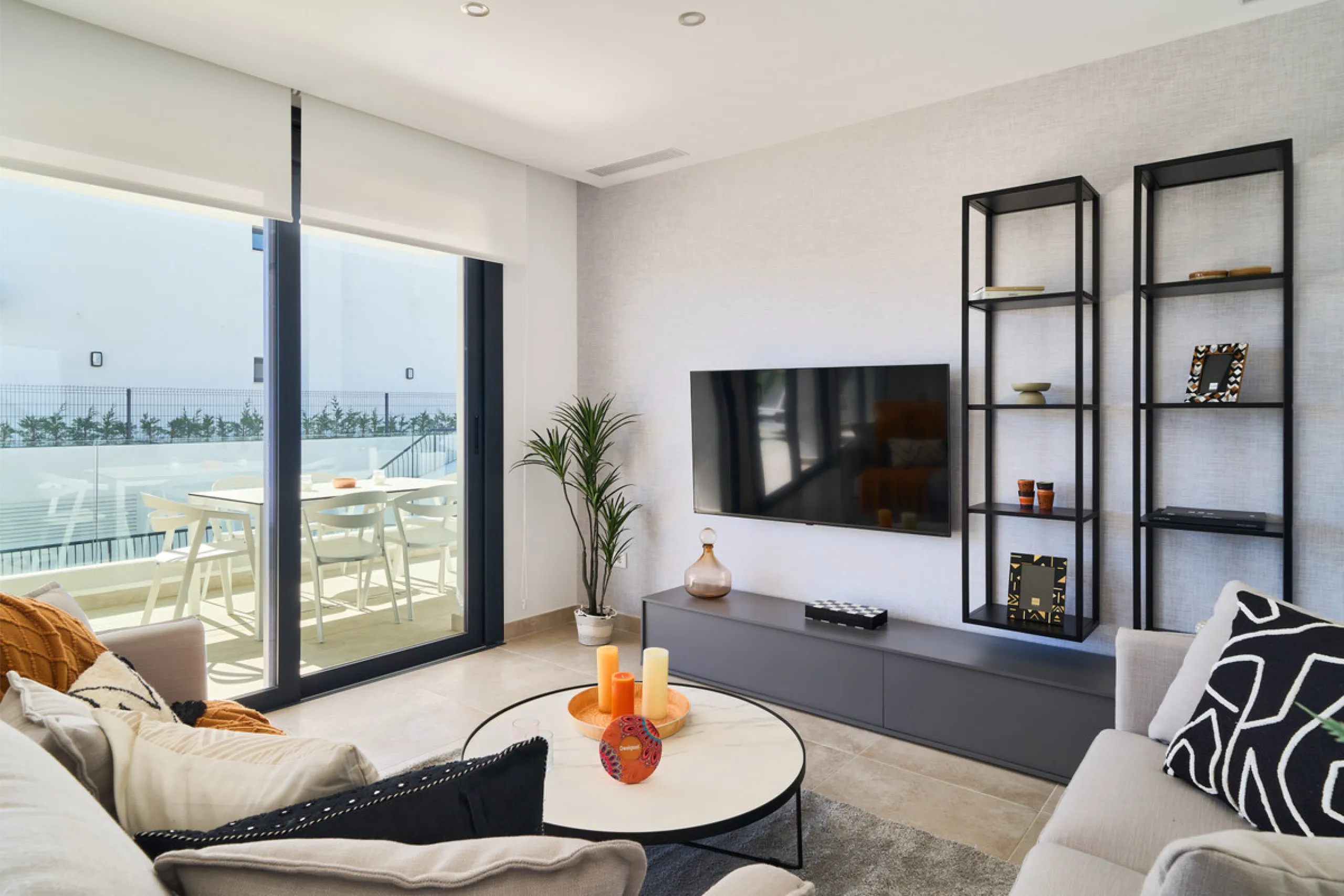 Elegant 3-bedroom, 2-bathroom apartment located on the first floor within an exclusive private residential complex in the Atalaya area, in the golden triangle of Marbella – Estepona – Benahavís.
