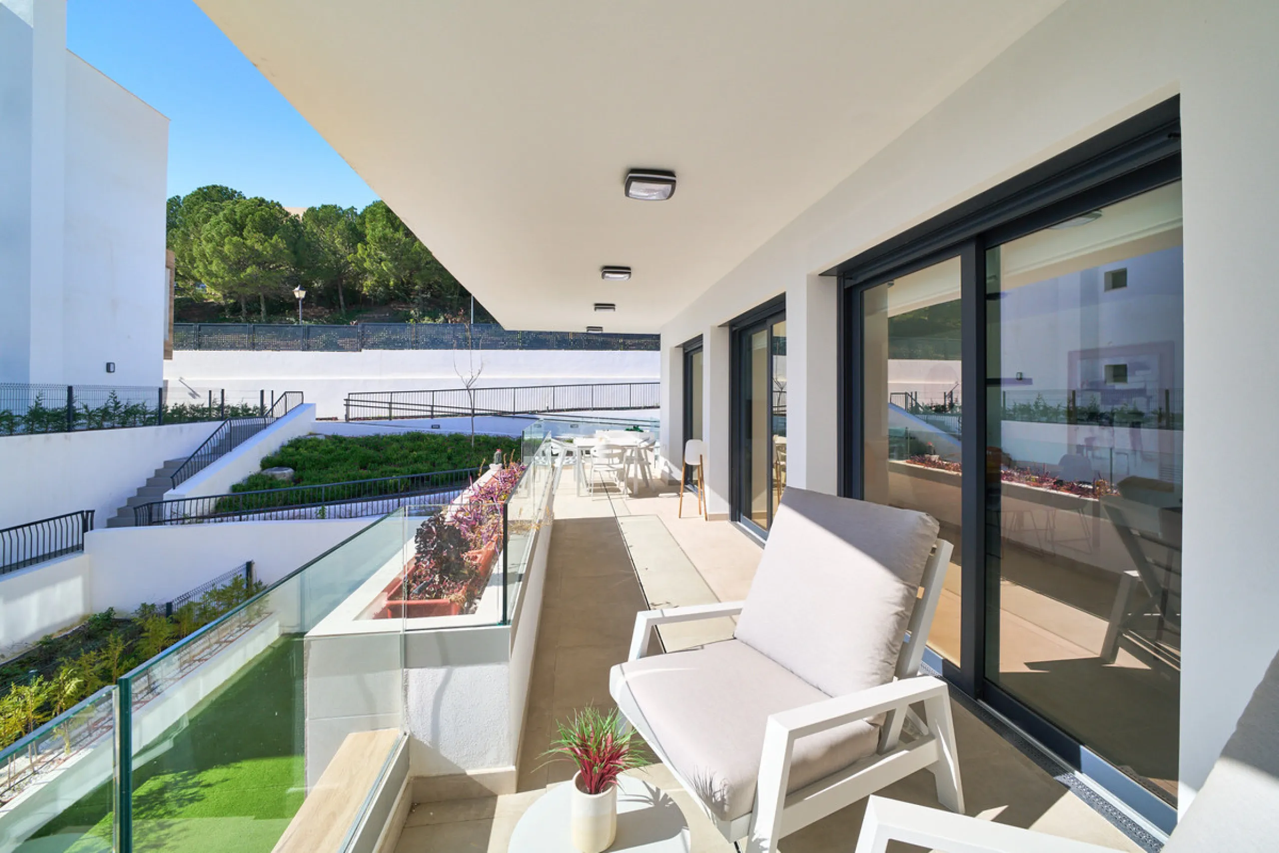 Elegant 3-bedroom, 2-bathroom apartment located on the first floor within an exclusive private residential complex in the Atalaya area, in the golden triangle of Marbella – Estepona – Benahavís.