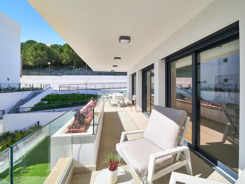 Elegant 3-bedroom, 2-bathroom apartment located on the first floor within an exclusive private residential complex in the Atalaya area, in the golden triangle of Marbella – Estepona – Benahavís.
