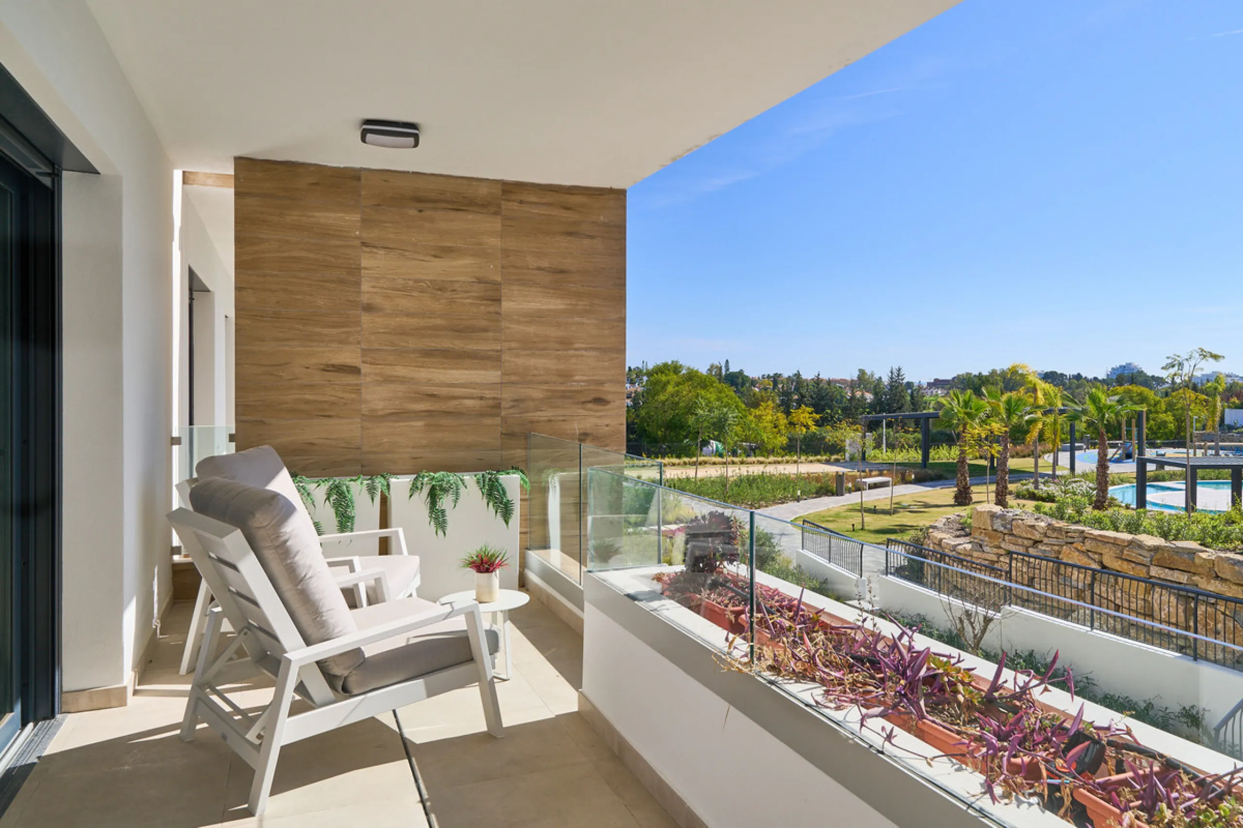 Elegant 3-bedroom, 2-bathroom apartment located on the first floor within an exclusive private residential complex in the Atalaya area, in the golden triangle of Marbella – Estepona – Benahavís.