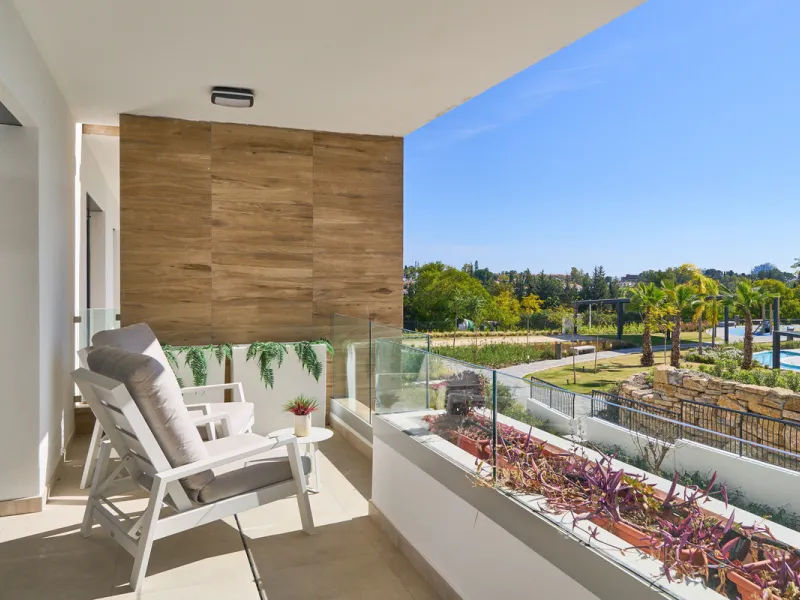 Elegant 3-bedroom, 2-bathroom apartment located on the first floor within an exclusive private residential complex in the Atalaya area, in the golden triangle of Marbella – Estepona – Benahavís.