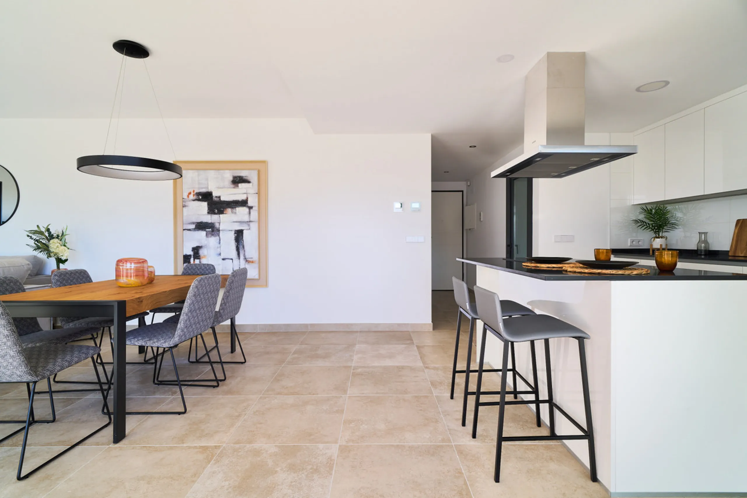 Elegant 3-bedroom, 2-bathroom apartment located on the first floor within an exclusive private residential complex in the Atalaya area, in the golden triangle of Marbella – Estepona – Benahavís.