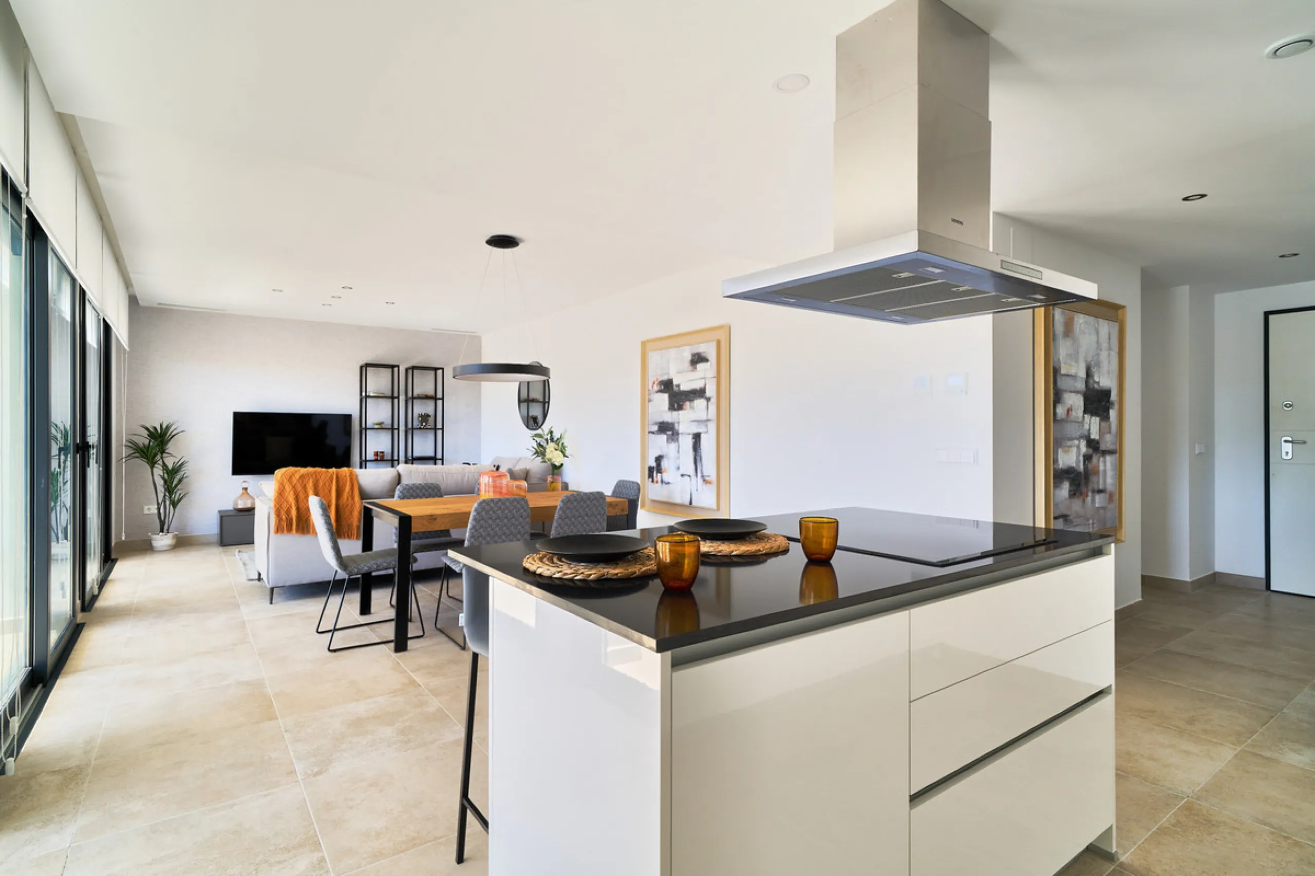 Elegant 3-bedroom, 2-bathroom apartment located on the first floor within an exclusive private residential complex in the Atalaya area, in the golden triangle of Marbella – Estepona – Benahavís.