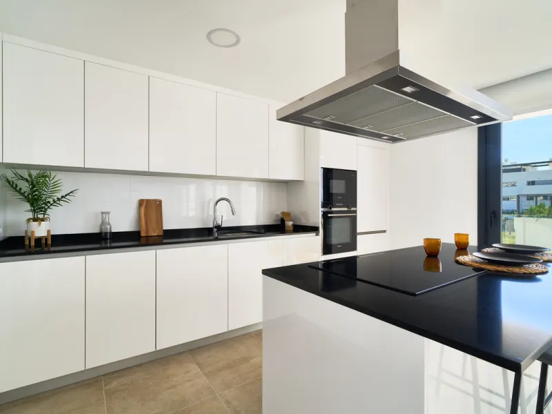 Elegant 3-bedroom, 2-bathroom apartment located on the first floor within an exclusive private residential complex in the Atalaya area, in the golden triangle of Marbella – Estepona – Benahavís.