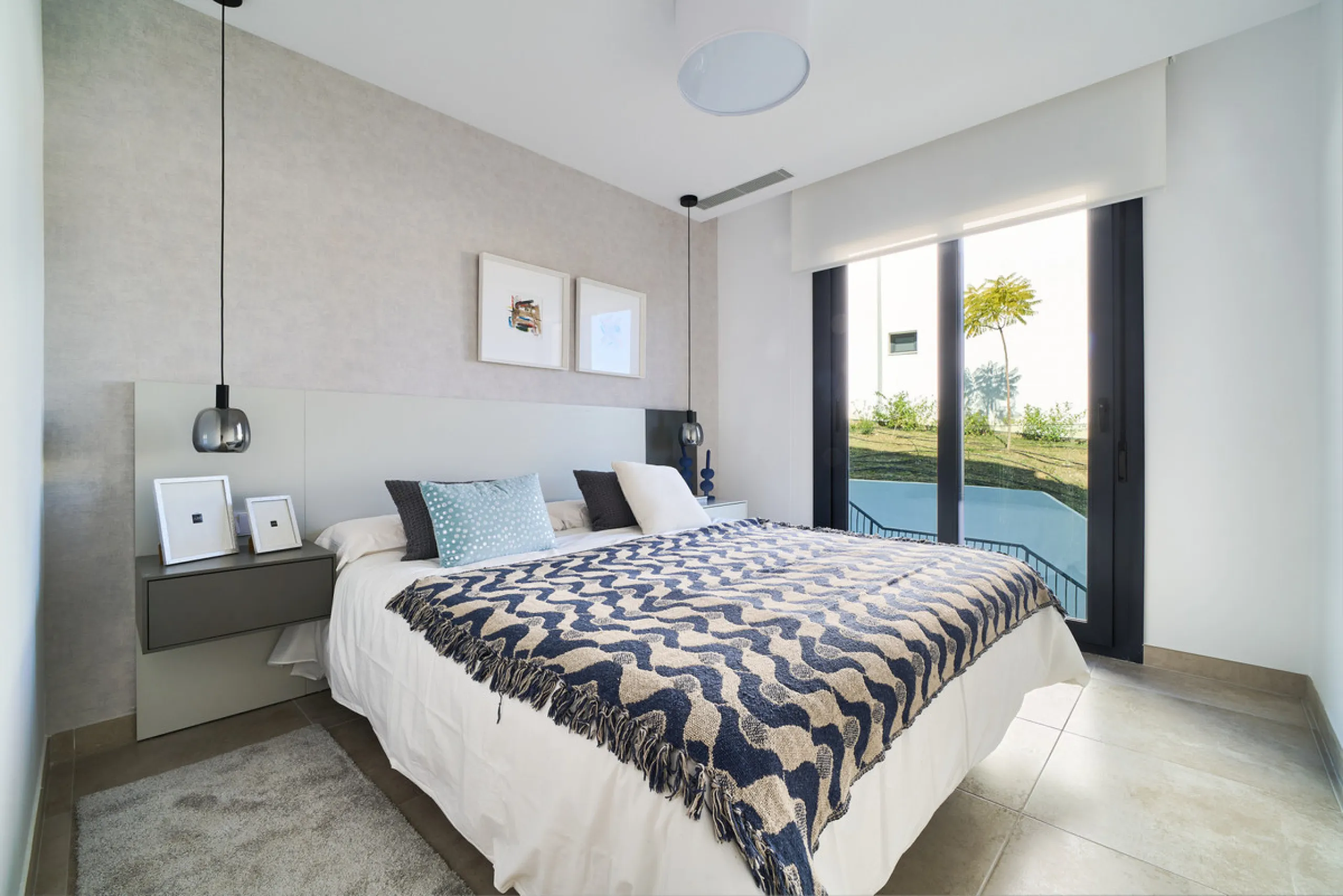 Elegant 3-bedroom, 2-bathroom apartment located on the first floor within an exclusive private residential complex in the Atalaya area, in the golden triangle of Marbella – Estepona – Benahavís.