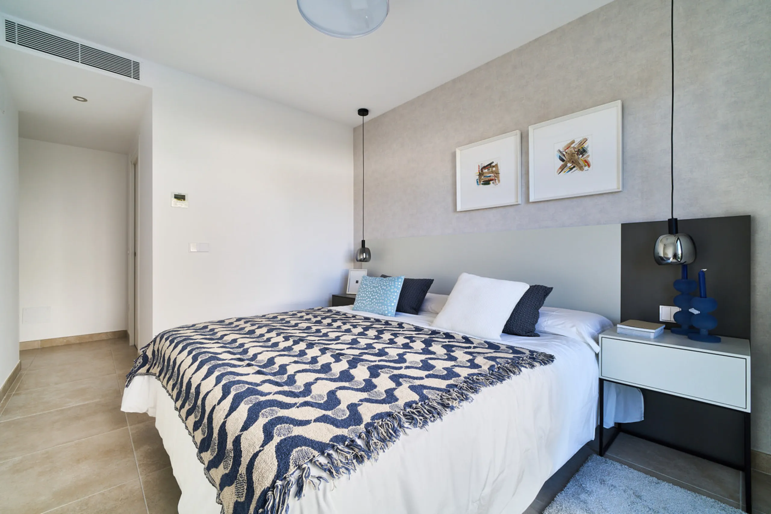 Elegant 3-bedroom, 2-bathroom apartment located on the first floor within an exclusive private residential complex in the Atalaya area, in the golden triangle of Marbella – Estepona – Benahavís.
