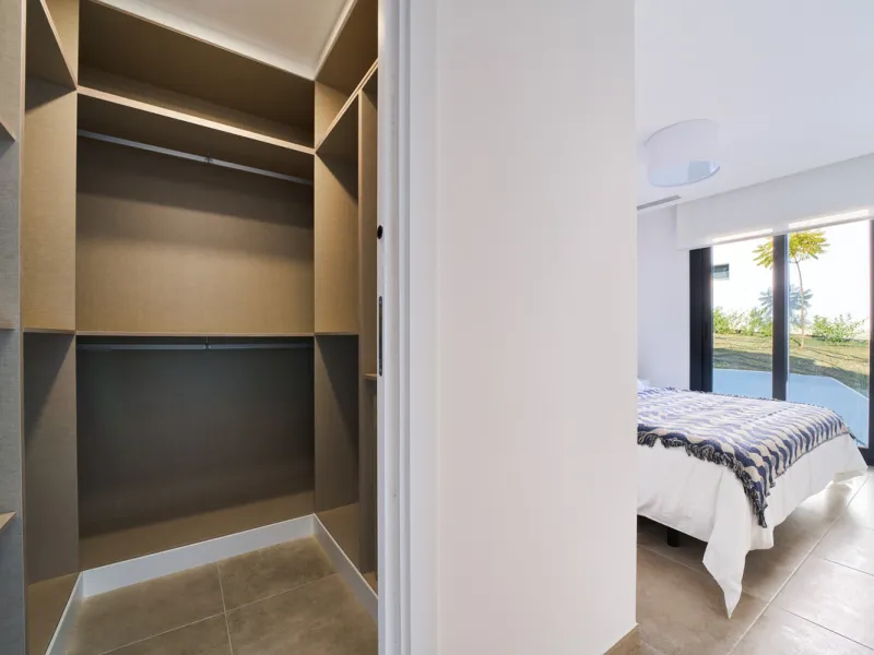 Elegant 3-bedroom, 2-bathroom apartment located on the first floor within an exclusive private residential complex in the Atalaya area, in the golden triangle of Marbella – Estepona – Benahavís.