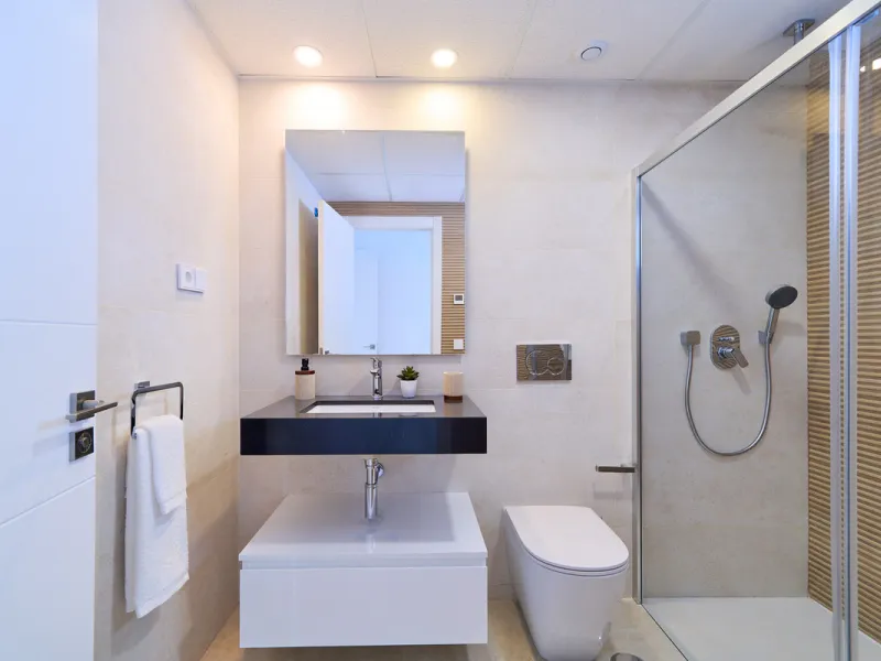 Elegant 3-bedroom, 2-bathroom apartment located on the first floor within an exclusive private residential complex in the Atalaya area, in the golden triangle of Marbella – Estepona – Benahavís.