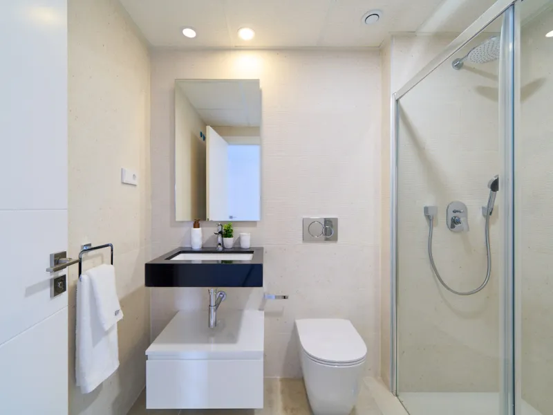 Elegant 3-bedroom, 2-bathroom apartment located on the first floor within an exclusive private residential complex in the Atalaya area, in the golden triangle of Marbella – Estepona – Benahavís.