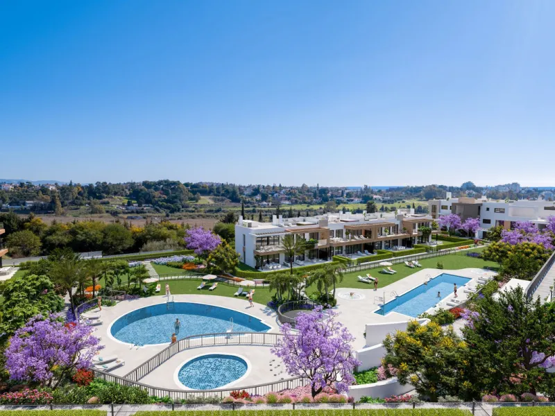 Elegant 3-bedroom, 2-bathroom apartment located on the first floor within an exclusive private residential complex in the Atalaya area, in the golden triangle of Marbella – Estepona – Benahavís.