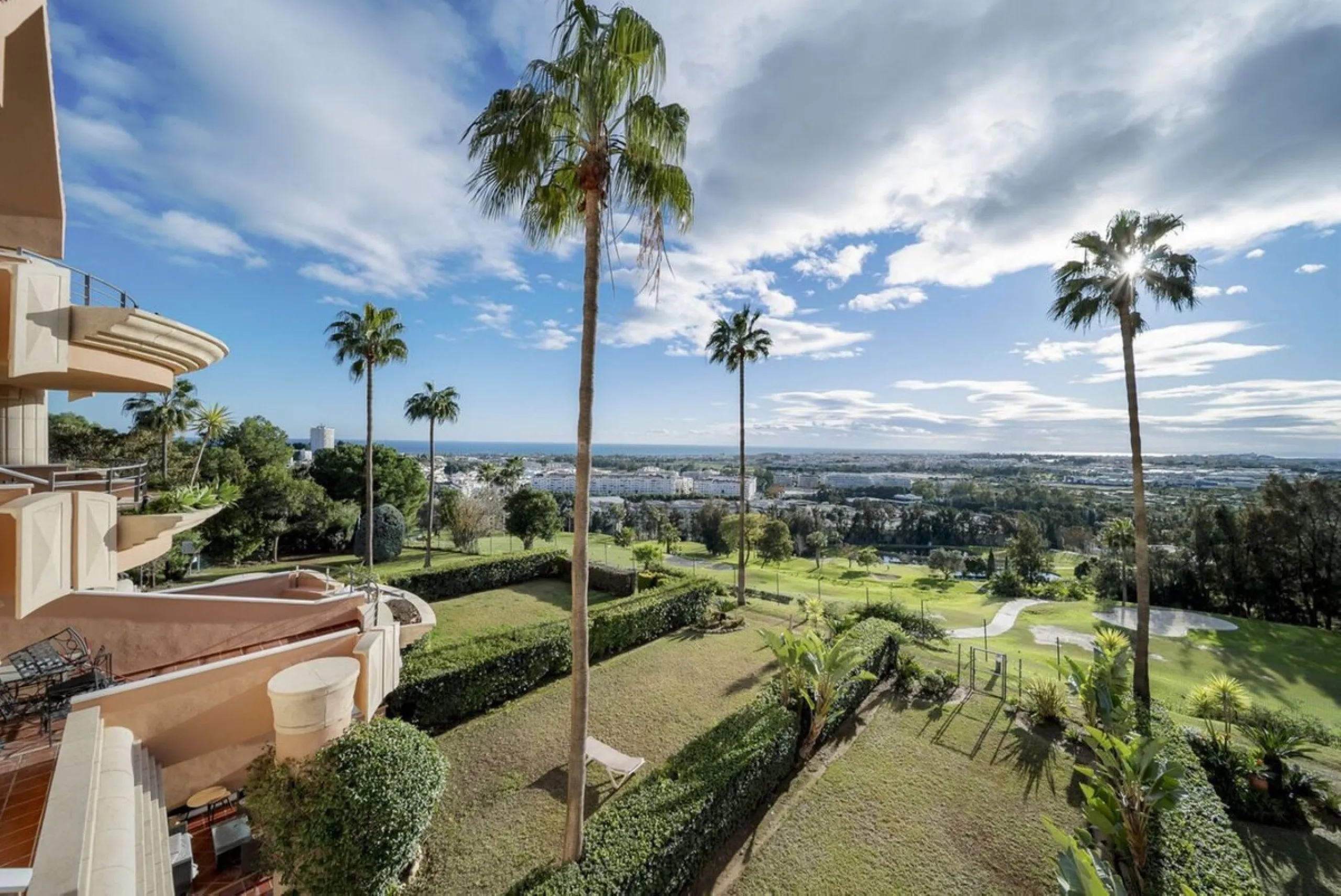Bathed in sunlight and boasting stunning Mediterranean vistas, this south-facing luxury apartment in Magna Marbella represents the pinnacle of contemporary living in the esteemed Golf Valley of Nueva Andalucía.