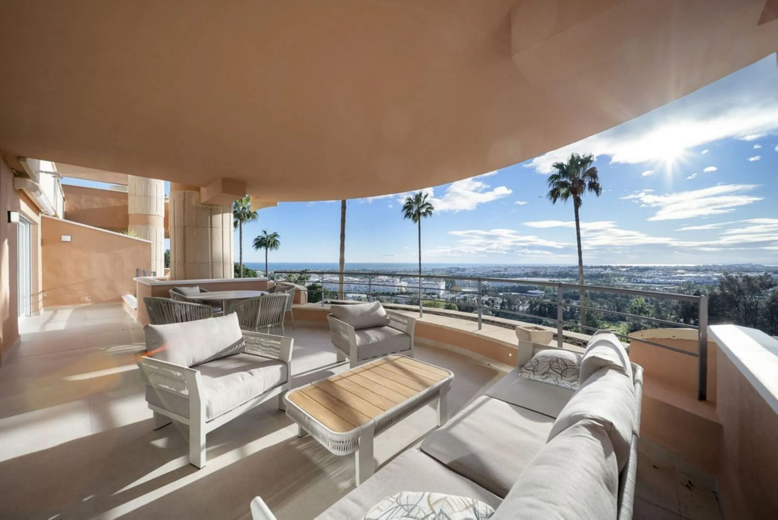 Bathed in sunlight and boasting stunning Mediterranean vistas, this south-facing luxury apartment in Magna Marbella represents the pinnacle of contemporary living in the esteemed Golf Valley of Nueva Andalucía.