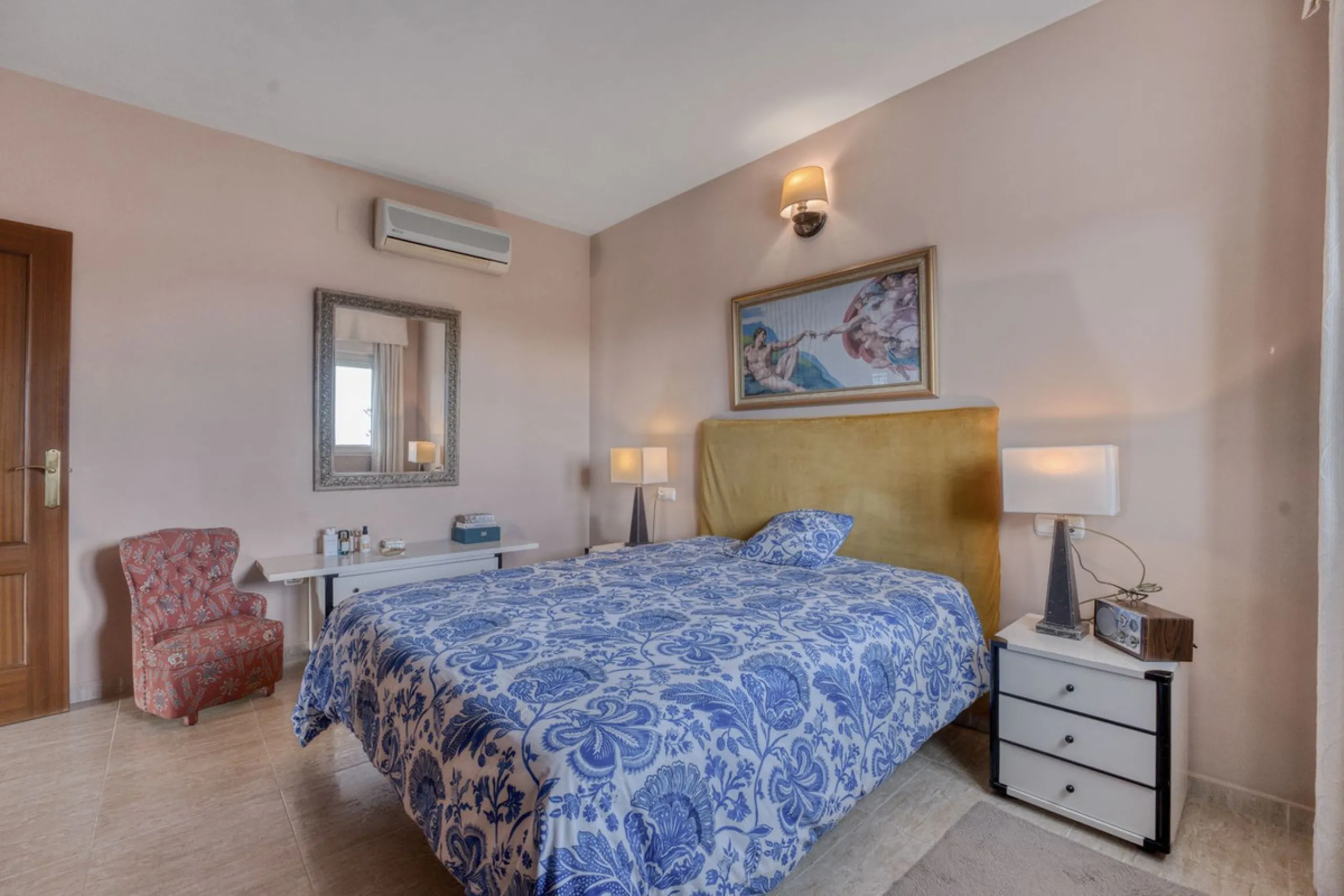 Diese beeindruckende Villa mit Aussicht – der ideale Rückzugsort für Ihre Familie