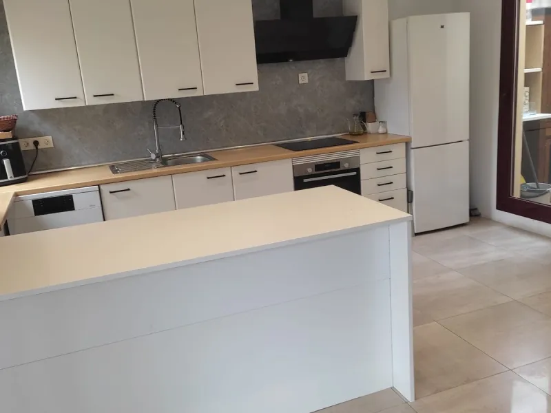 Discover this beautifully designed detached villa in the welcoming and well-appointed Parque Botánico Resort. Offering generous living spaces, private terraces, and access to outstanding community facilities, this home is perfect for those seeking both pr