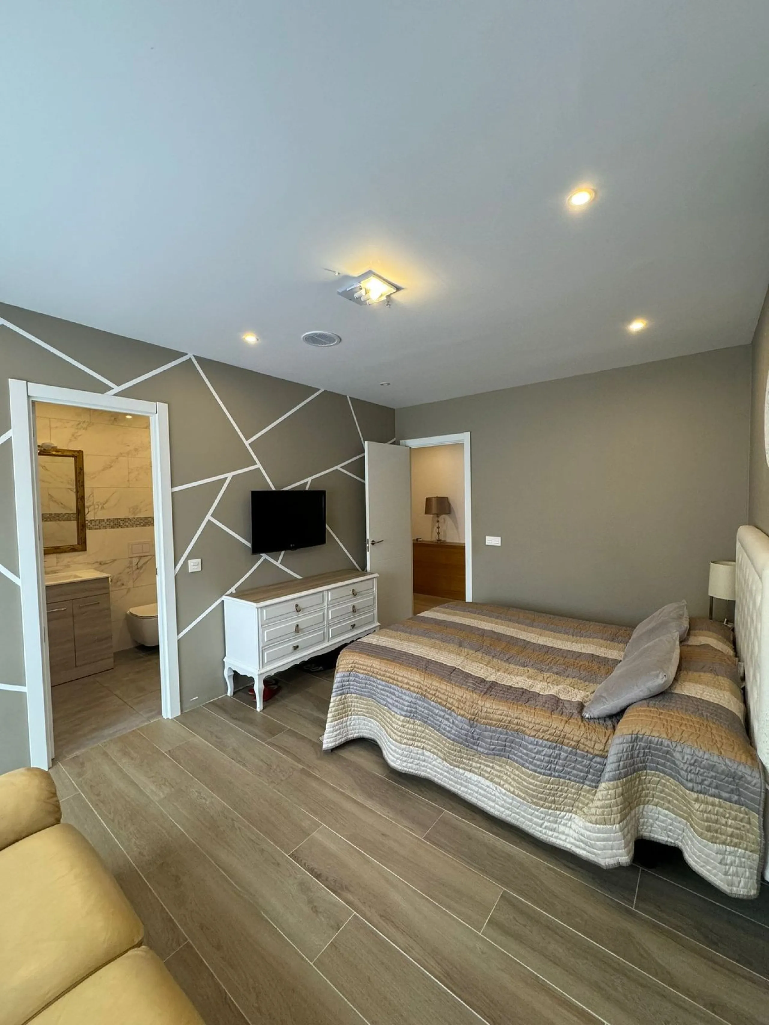 Discover this beautifully designed detached villa in the welcoming and well-appointed Parque Botánico Resort. Offering generous living spaces, private terraces, and access to outstanding community facilities, this home is perfect for those seeking both pr