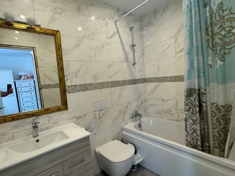 Discover this beautifully designed detached villa in the welcoming and well-appointed Parque Botánico Resort. Offering generous living spaces, private terraces, and access to outstanding community facilities, this home is perfect for those seeking both pr