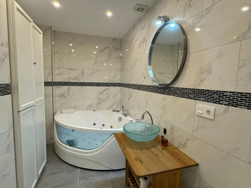 Discover this beautifully designed detached villa in the welcoming and well-appointed Parque Botánico Resort. Offering generous living spaces, private terraces, and access to outstanding community facilities, this home is perfect for those seeking both pr