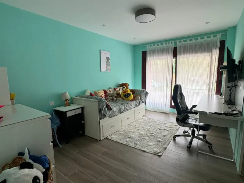 Discover this beautifully designed detached villa in the welcoming and well-appointed Parque Botánico Resort. Offering generous living spaces, private terraces, and access to outstanding community facilities, this home is perfect for those seeking both pr