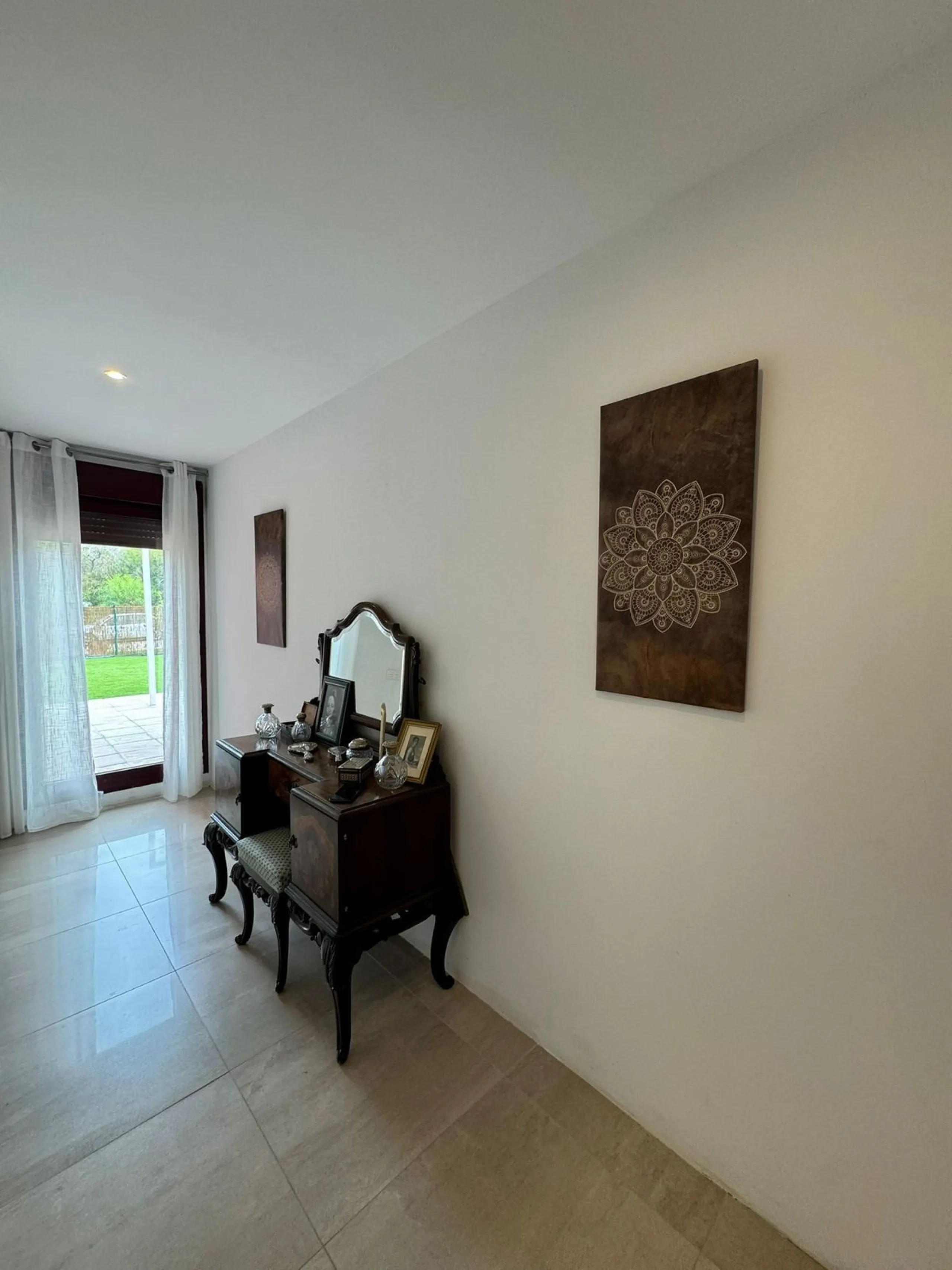 Discover this beautifully designed detached villa in the welcoming and well-appointed Parque Botánico Resort. Offering generous living spaces, private terraces, and access to outstanding community facilities, this home is perfect for those seeking both pr