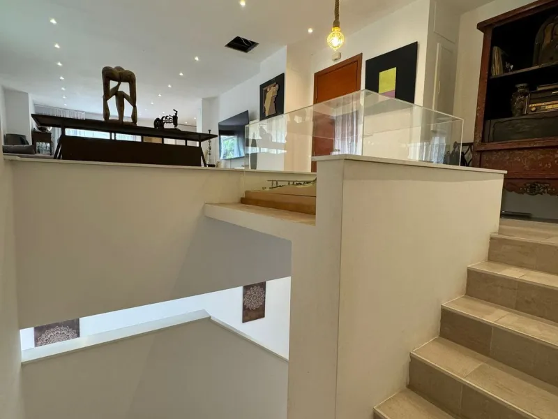 Discover this beautifully designed detached villa in the welcoming and well-appointed Parque Botánico Resort. Offering generous living spaces, private terraces, and access to outstanding community facilities, this home is perfect for those seeking both pr