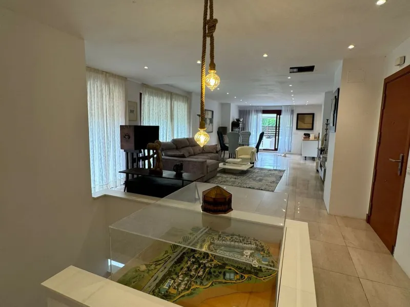 Discover this beautifully designed detached villa in the welcoming and well-appointed Parque Botánico Resort. Offering generous living spaces, private terraces, and access to outstanding community facilities, this home is perfect for those seeking both pr