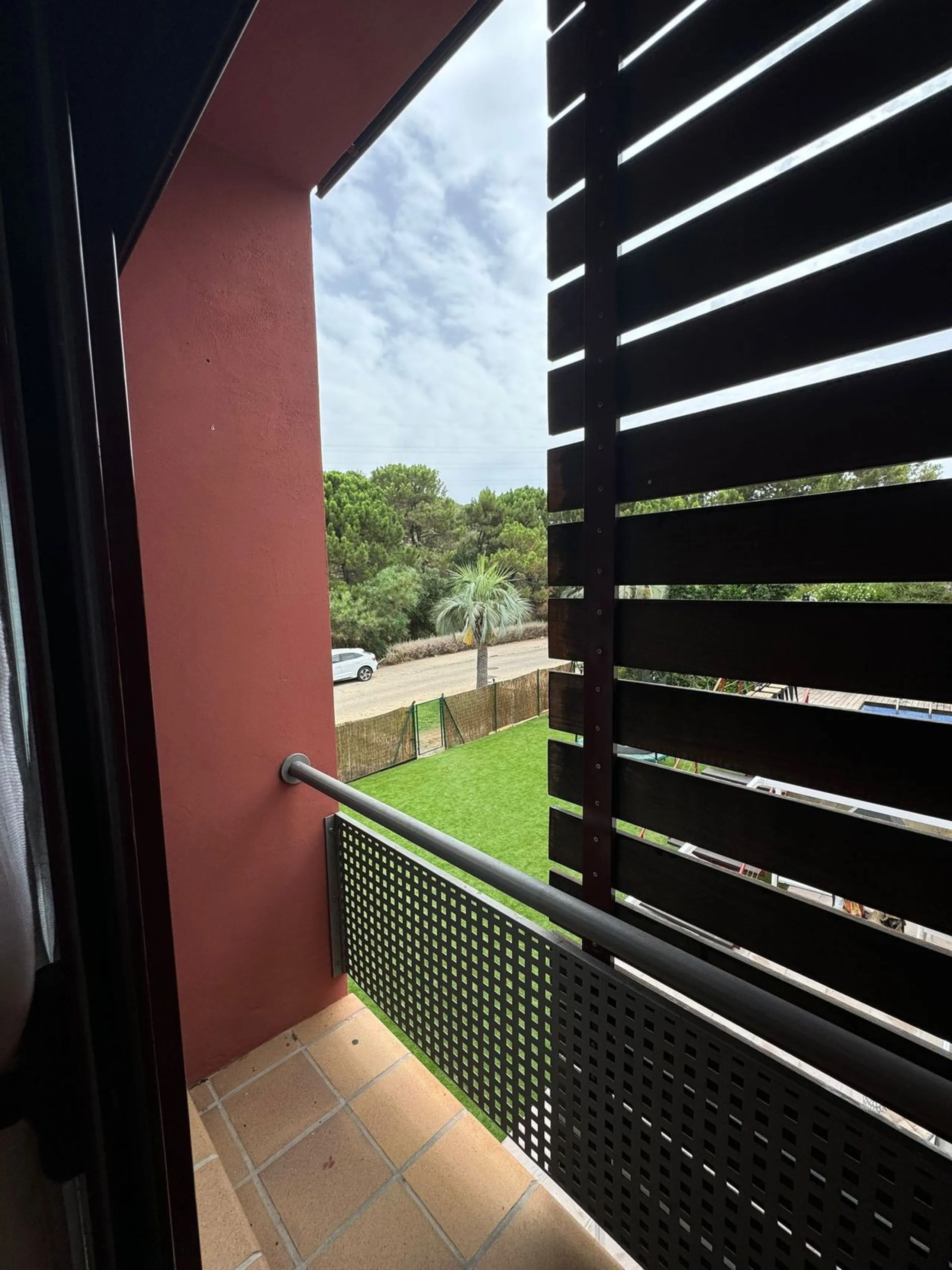 Discover this beautifully designed detached villa in the welcoming and well-appointed Parque Botánico Resort. Offering generous living spaces, private terraces, and access to outstanding community facilities, this home is perfect for those seeking both pr