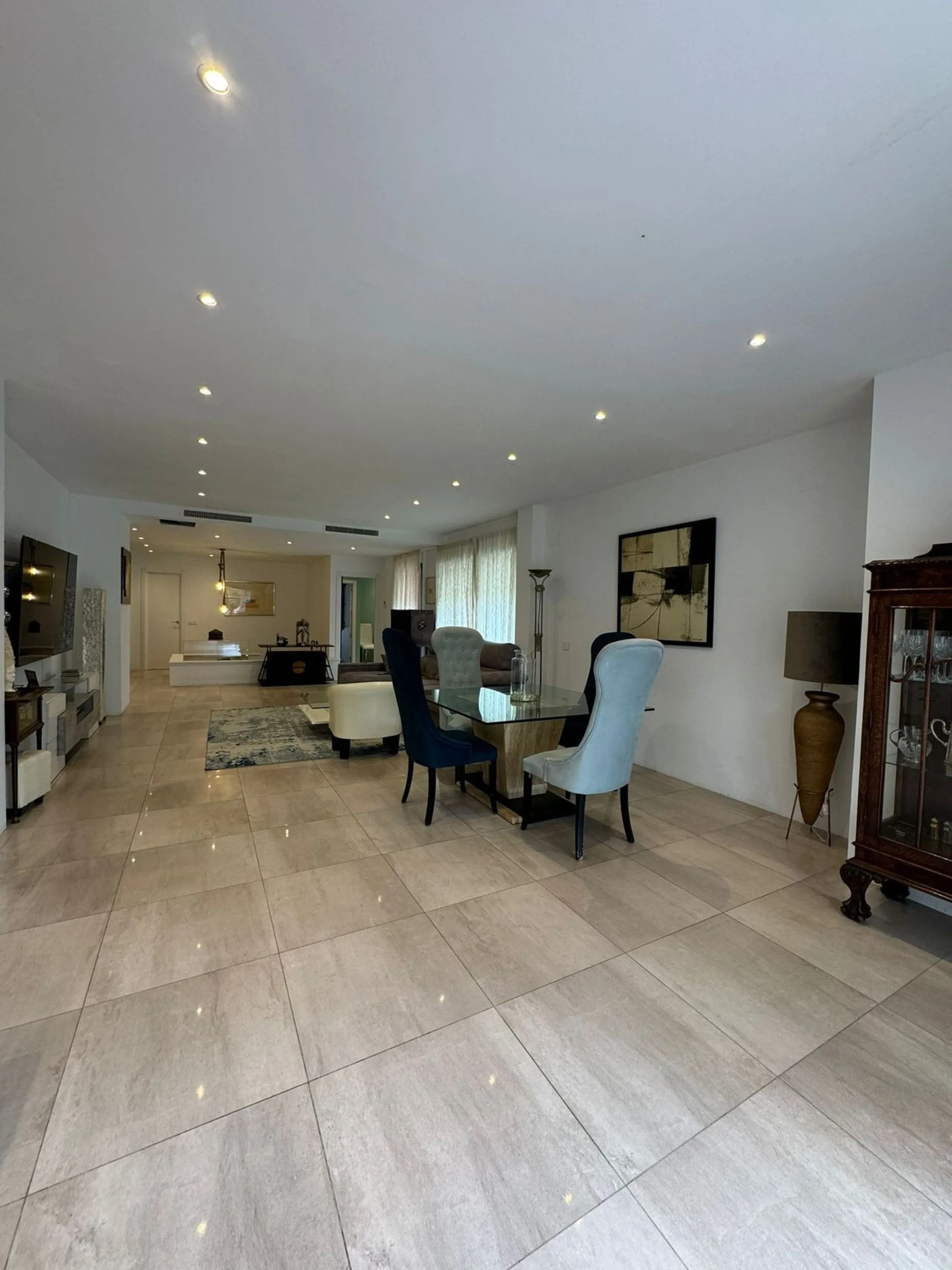Discover this beautifully designed detached villa in the welcoming and well-appointed Parque Botánico Resort. Offering generous living spaces, private terraces, and access to outstanding community facilities, this home is perfect for those seeking both pr