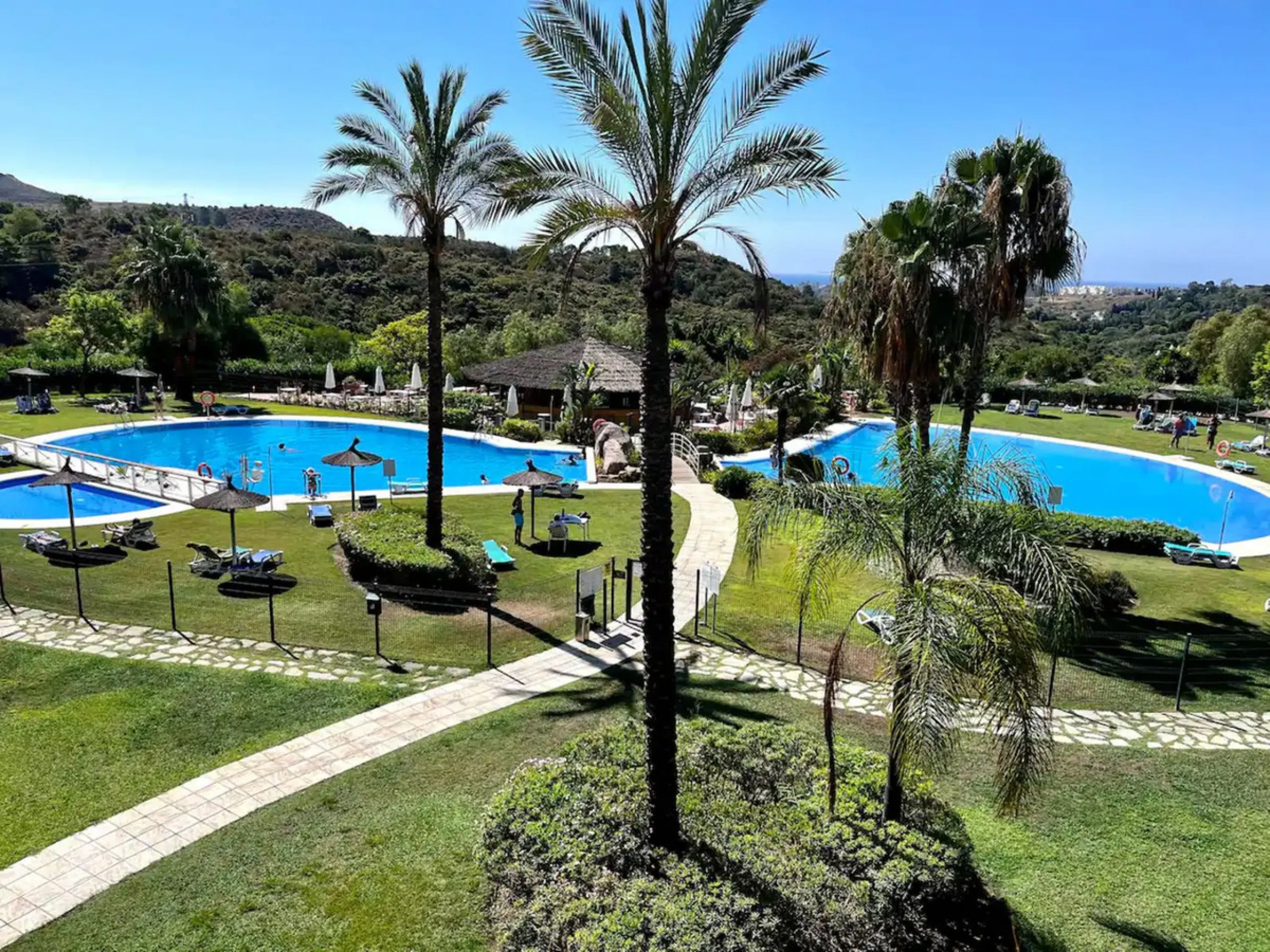 Discover this beautifully designed detached villa in the welcoming and well-appointed Parque Botánico Resort. Offering generous living spaces, private terraces, and access to outstanding community facilities, this home is perfect for those seeking both pr