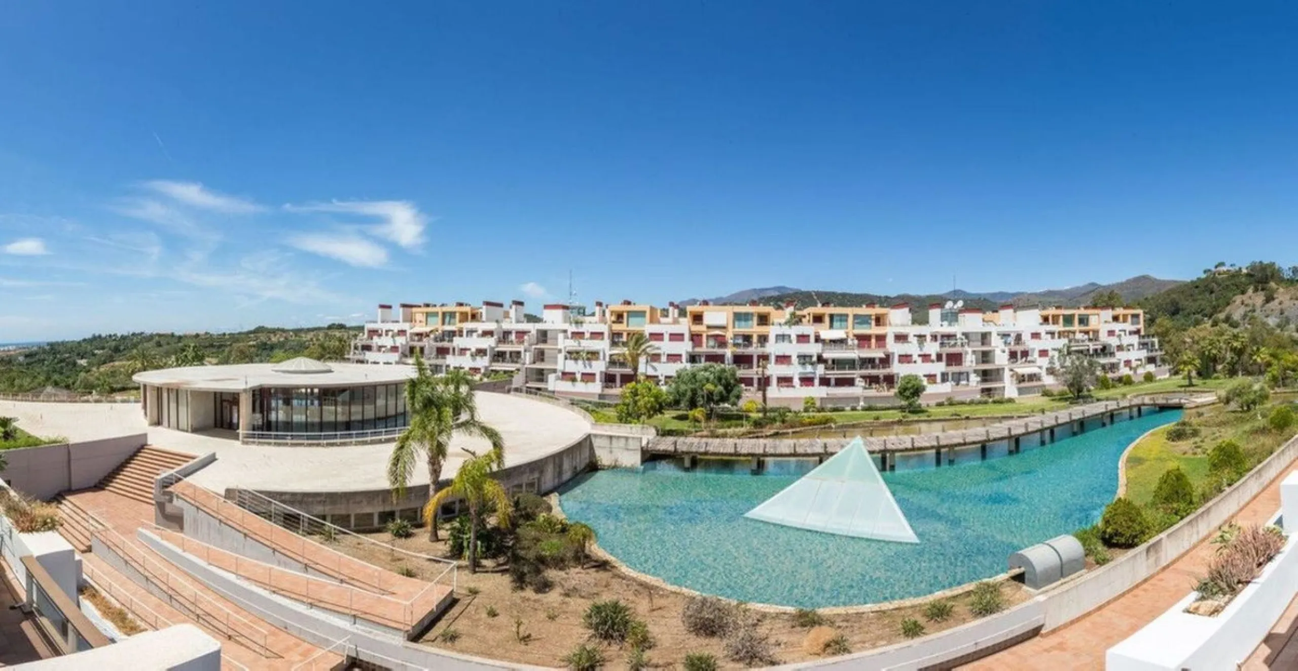 Discover this beautifully designed detached villa in the welcoming and well-appointed Parque Botánico Resort. Offering generous living spaces, private terraces, and access to outstanding community facilities, this home is perfect for those seeking both pr