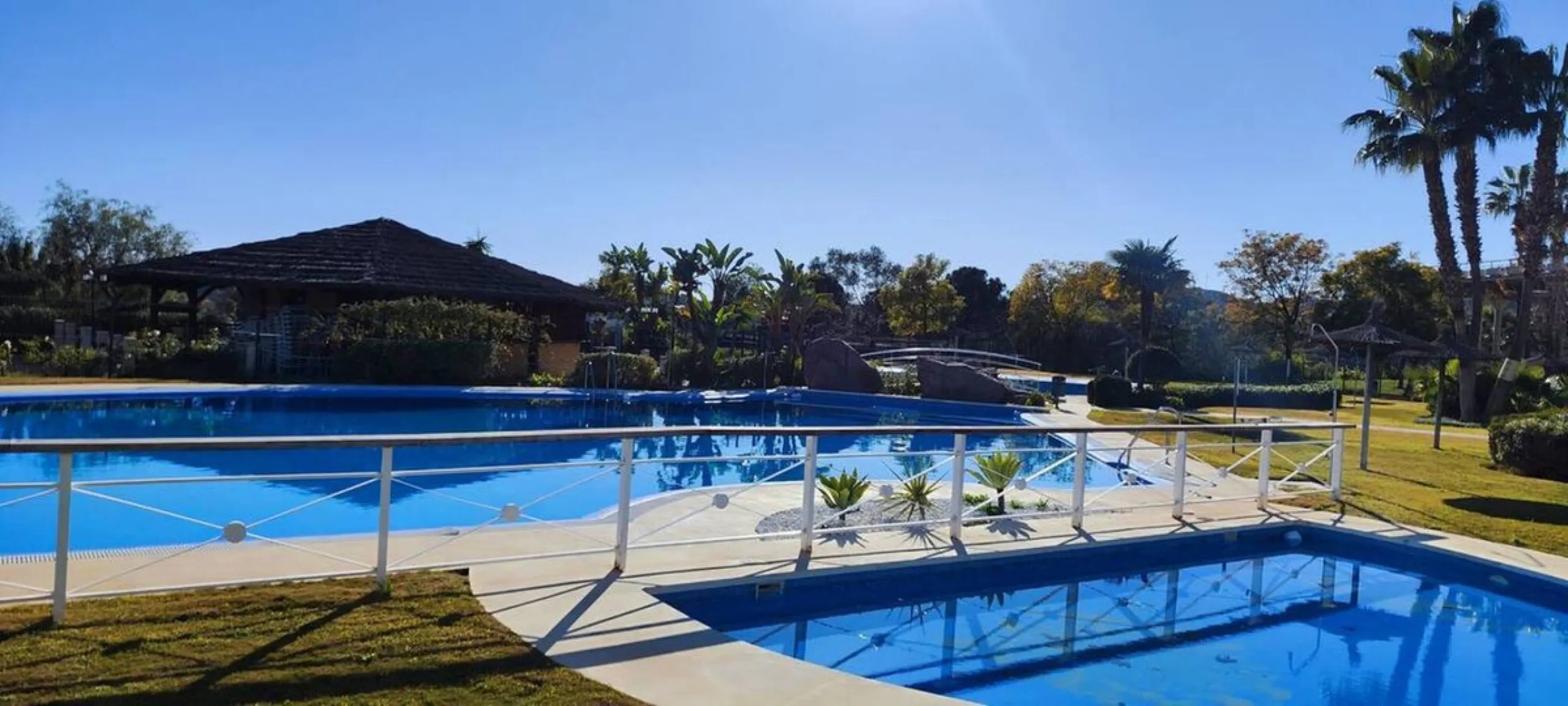 Discover this beautifully designed detached villa in the welcoming and well-appointed Parque Botánico Resort. Offering generous living spaces, private terraces, and access to outstanding community facilities, this home is perfect for those seeking both pr