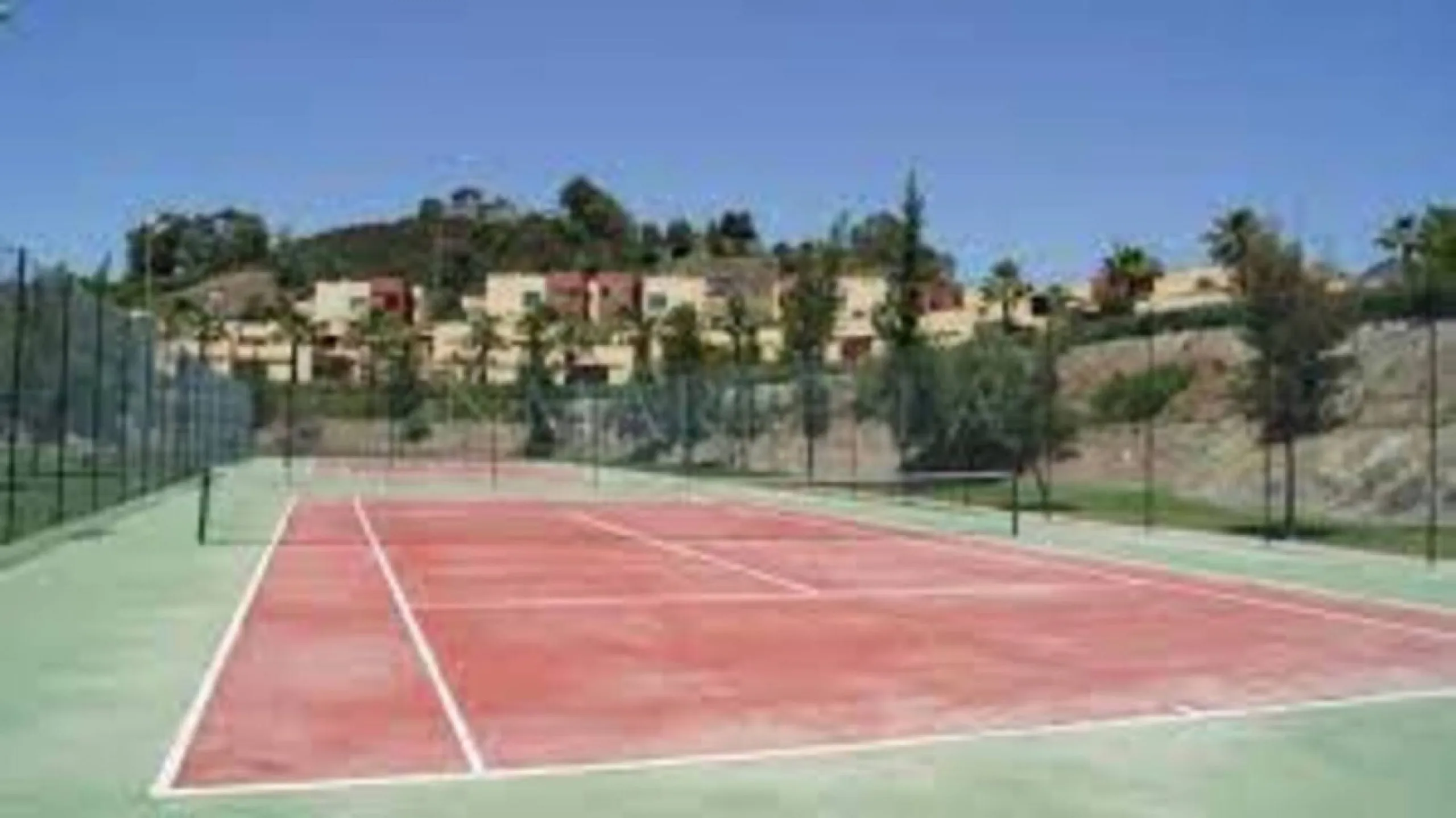 Discover this beautifully designed detached villa in the welcoming and well-appointed Parque Botánico Resort. Offering generous living spaces, private terraces, and access to outstanding community facilities, this home is perfect for those seeking both pr