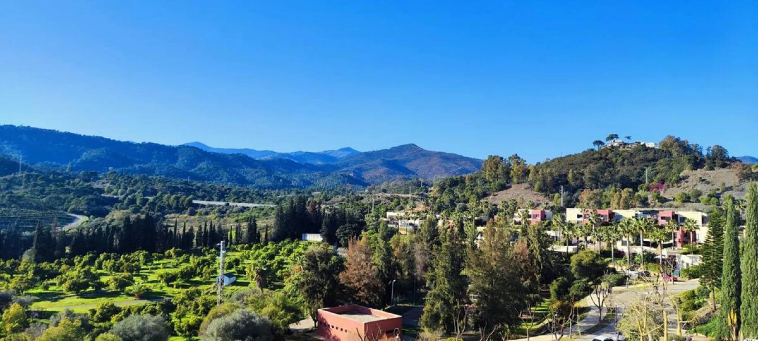 Discover this beautifully designed detached villa in the welcoming and well-appointed Parque Botánico Resort. Offering generous living spaces, private terraces, and access to outstanding community facilities, this home is perfect for those seeking both pr