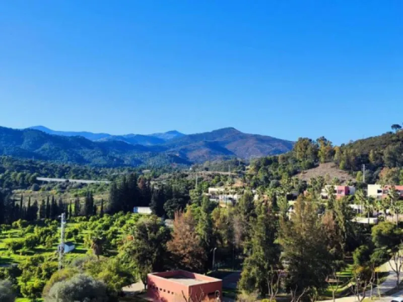 Discover this beautifully designed detached villa in the welcoming and well-appointed Parque Botánico Resort. Offering generous living spaces, private terraces, and access to outstanding community facilities, this home is perfect for those seeking both pr
