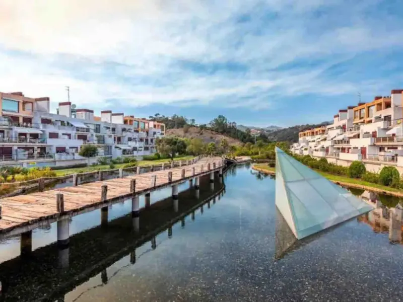 Discover this beautifully designed detached villa in the welcoming and well-appointed Parque Botánico Resort. Offering generous living spaces, private terraces, and access to outstanding community facilities, this home is perfect for those seeking both pr