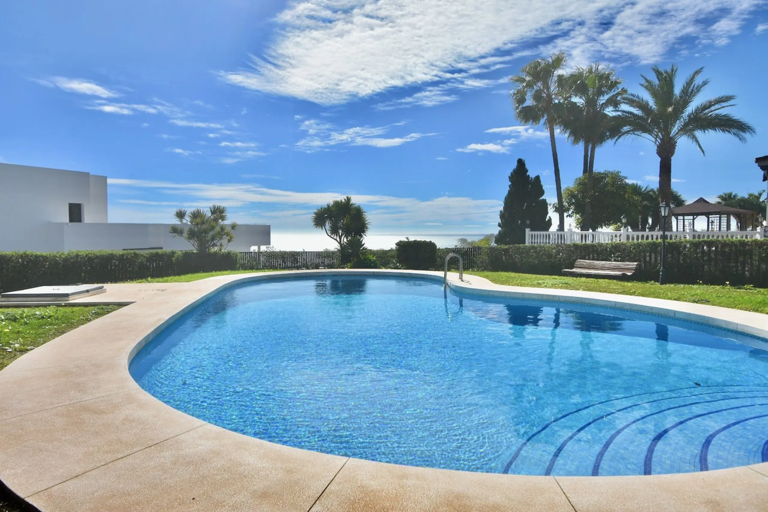 Detached villa with panoramic sea views in Benalmádena – 7 bedrooms, pool, and large plot