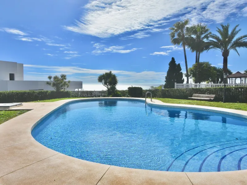 Detached villa with panoramic sea views in Benalmádena – 7 bedrooms, pool, and large plot