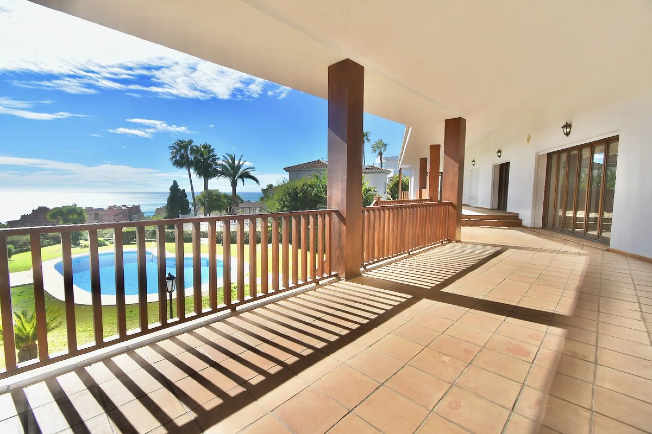 Detached villa with panoramic sea views in Benalmádena – 7 bedrooms, pool, and large plot
