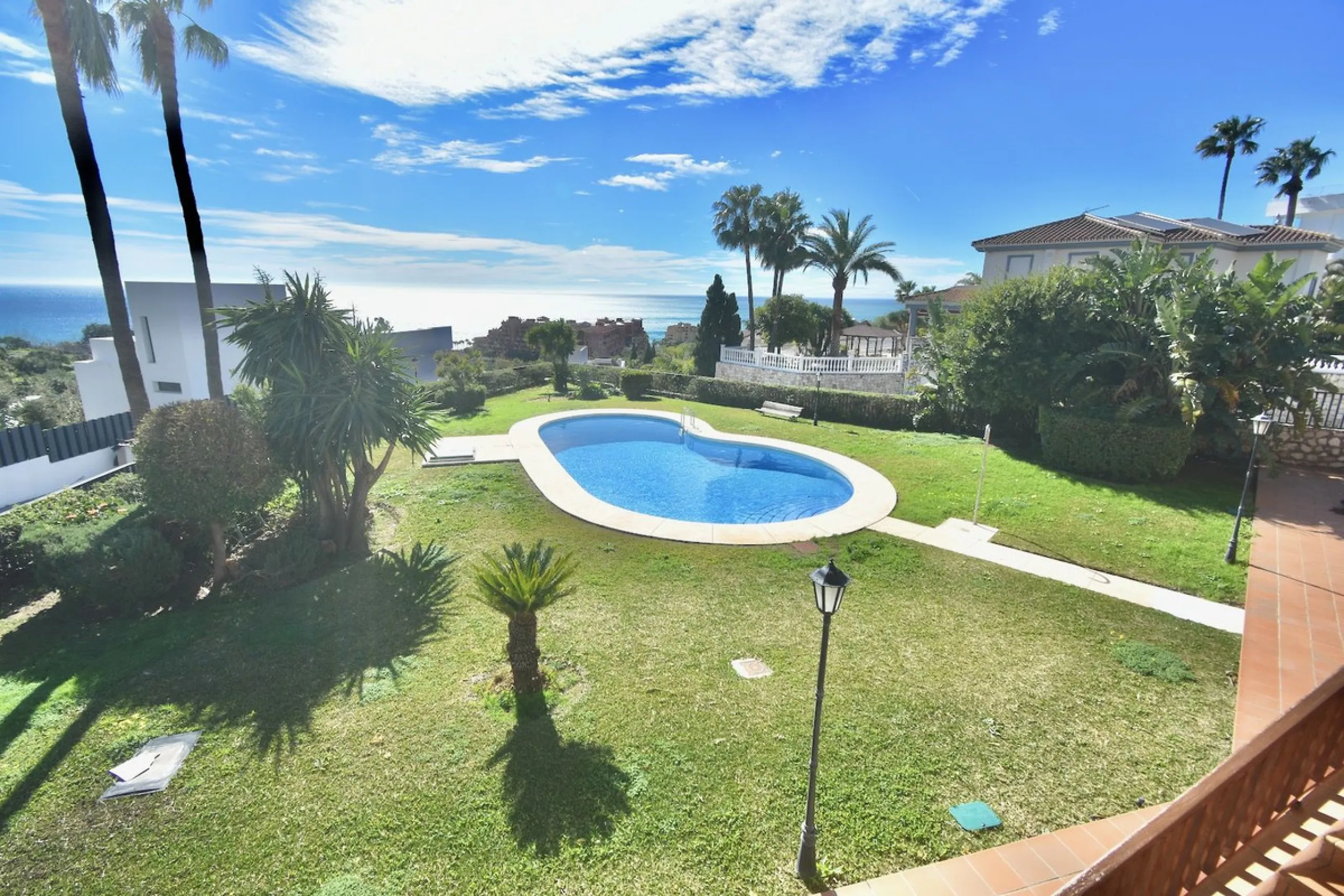 Detached villa with panoramic sea views in Benalmádena – 7 bedrooms, pool, and large plot